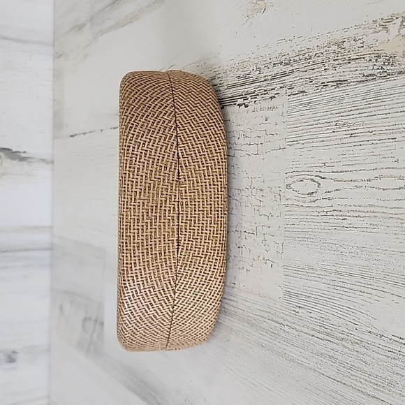 Maui Jim tan straw basket weave look snap close sunglasses case FLAW - Picture 2 of 7